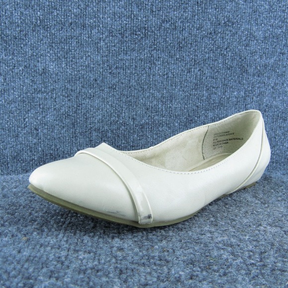 Cliffs by White Mountain Playdate Women Flat Shoe Beige Synthetic Slip On Sz 8.5 - Picture 1 of 9